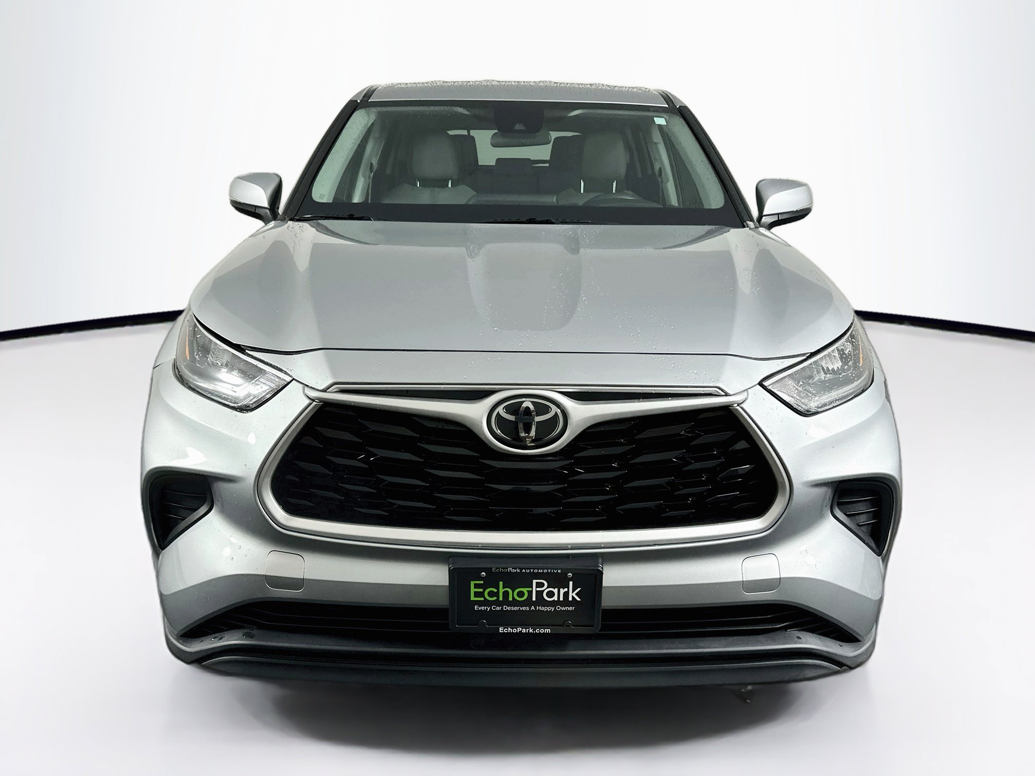 Used 2020 Toyota Highlander L FWD image 2