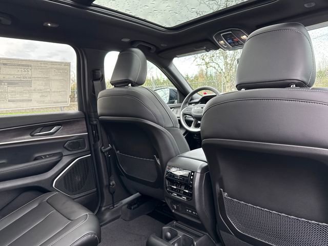 New 2026 Jeep Grand Cherokee L Limited w/ Limited Altitude Package AWD/4WD image 23