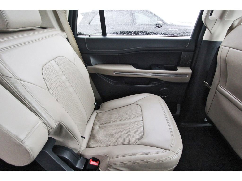 Used 2023 Ford Expedition Limited image 11