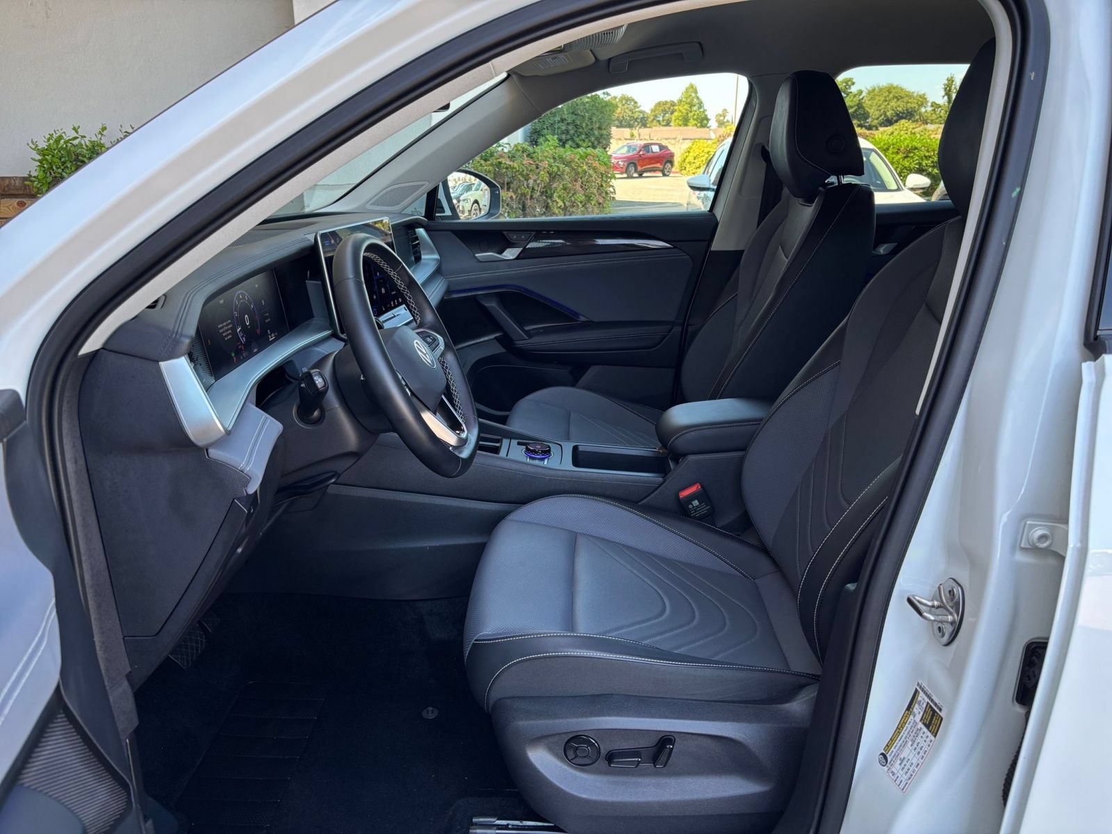 Used 2026 Volkswagen Tiguan SE AWD/4WD image 29