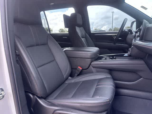 Used 2025 Chevrolet Suburban RST w/ RST Capability Package AWD/4WD image 28