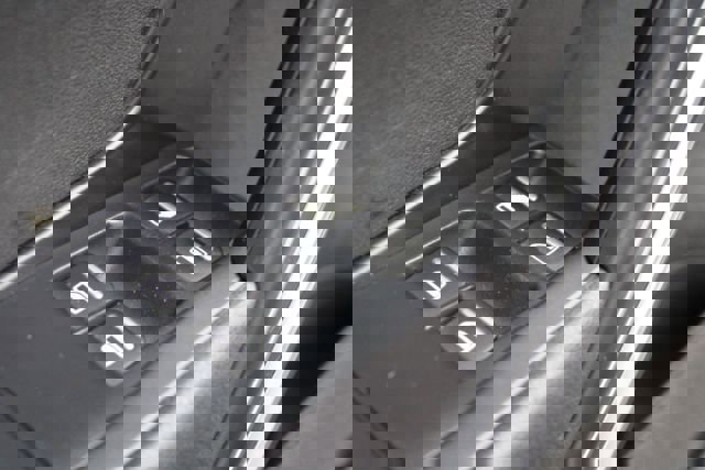 Used 2013 Volkswagen Beetle 2.0T image 9