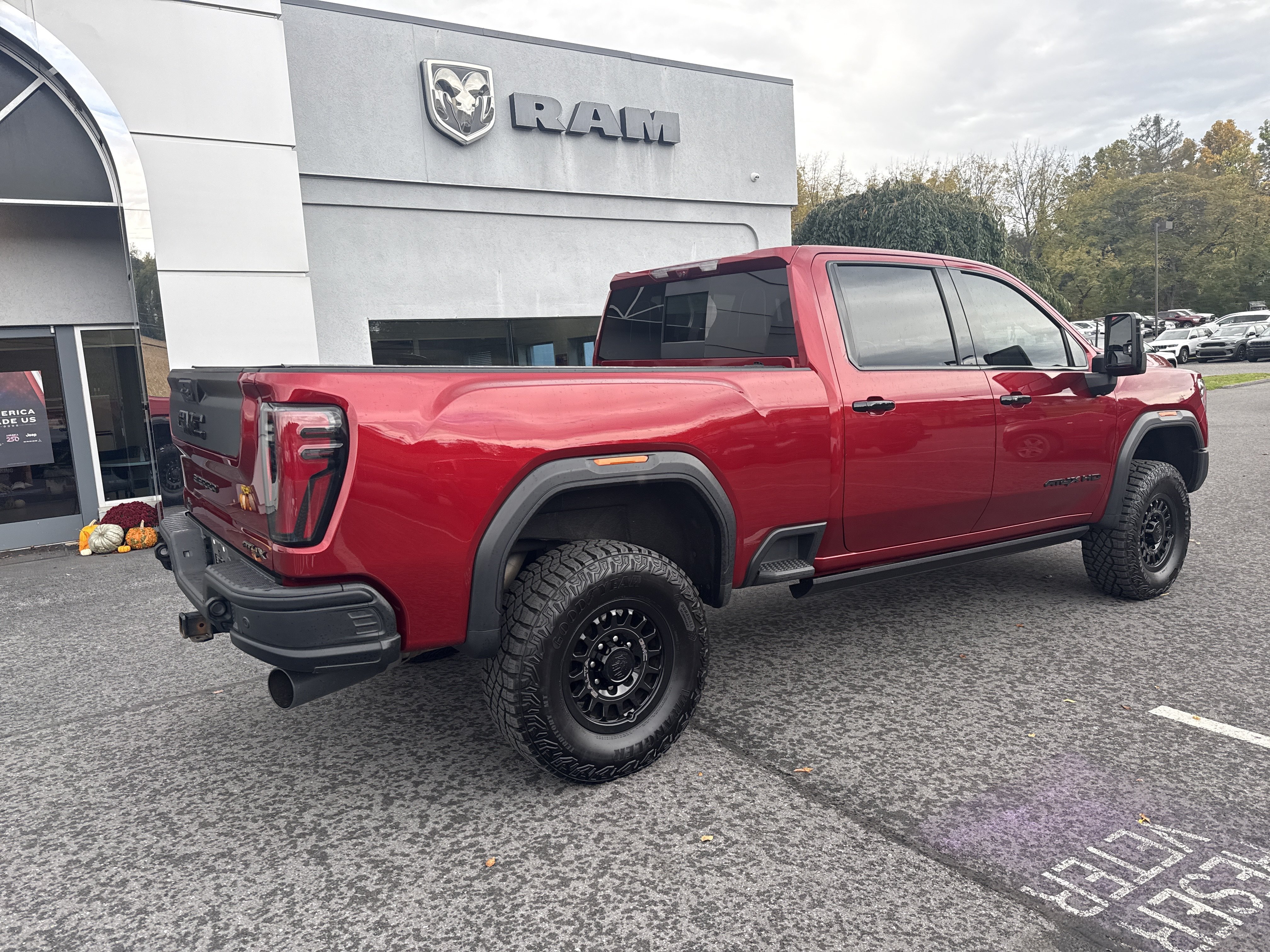 Used 2024 GMC Sierra 2500 AT4X w/ AT4X AEV Edition AWD/4WD image 3