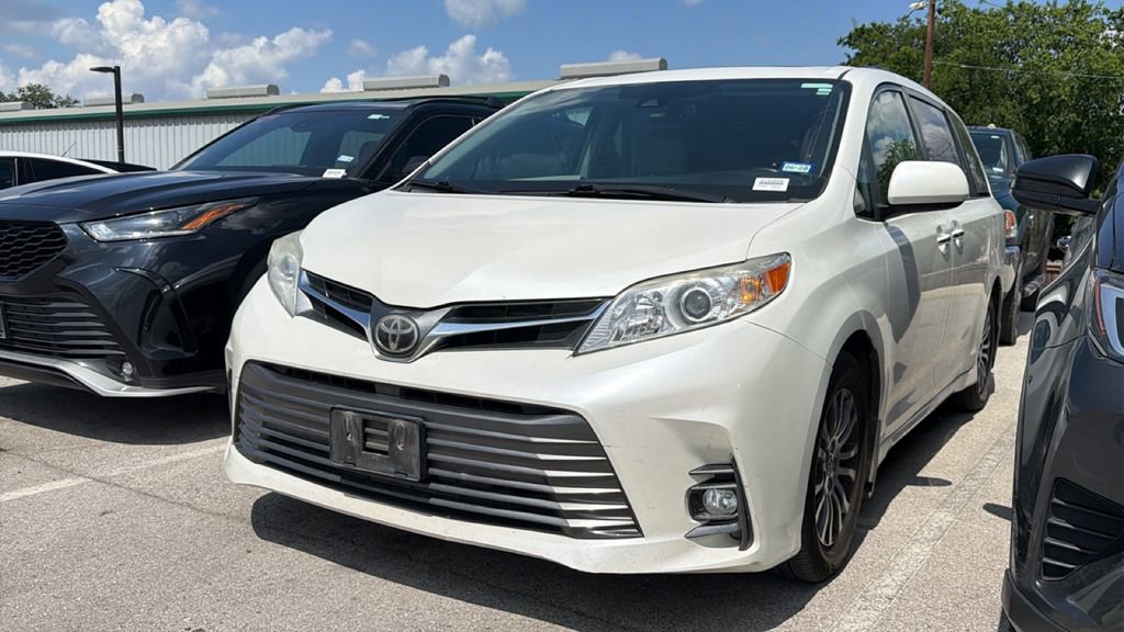 Used 2018 Toyota Sienna XLE FWD image 12