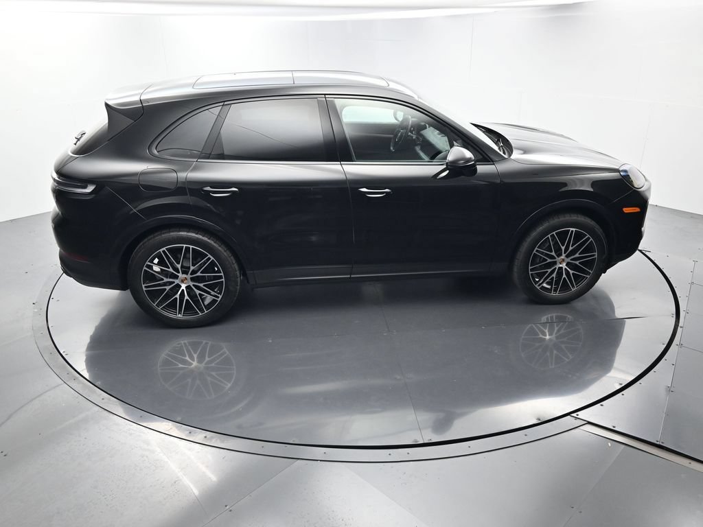 Certified 2025 Porsche Cayenne AWD/4WD image 41