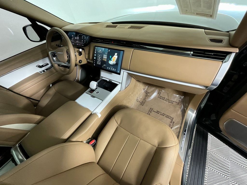 Used 2025 Land Rover Range Rover SV image 19