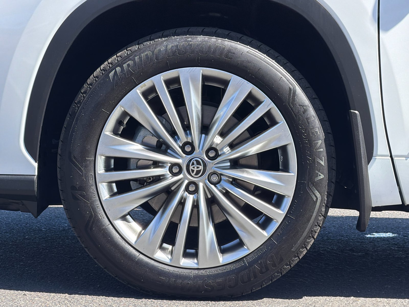 Used 2026 Toyota Highlander Platinum AWD/4WD image 25