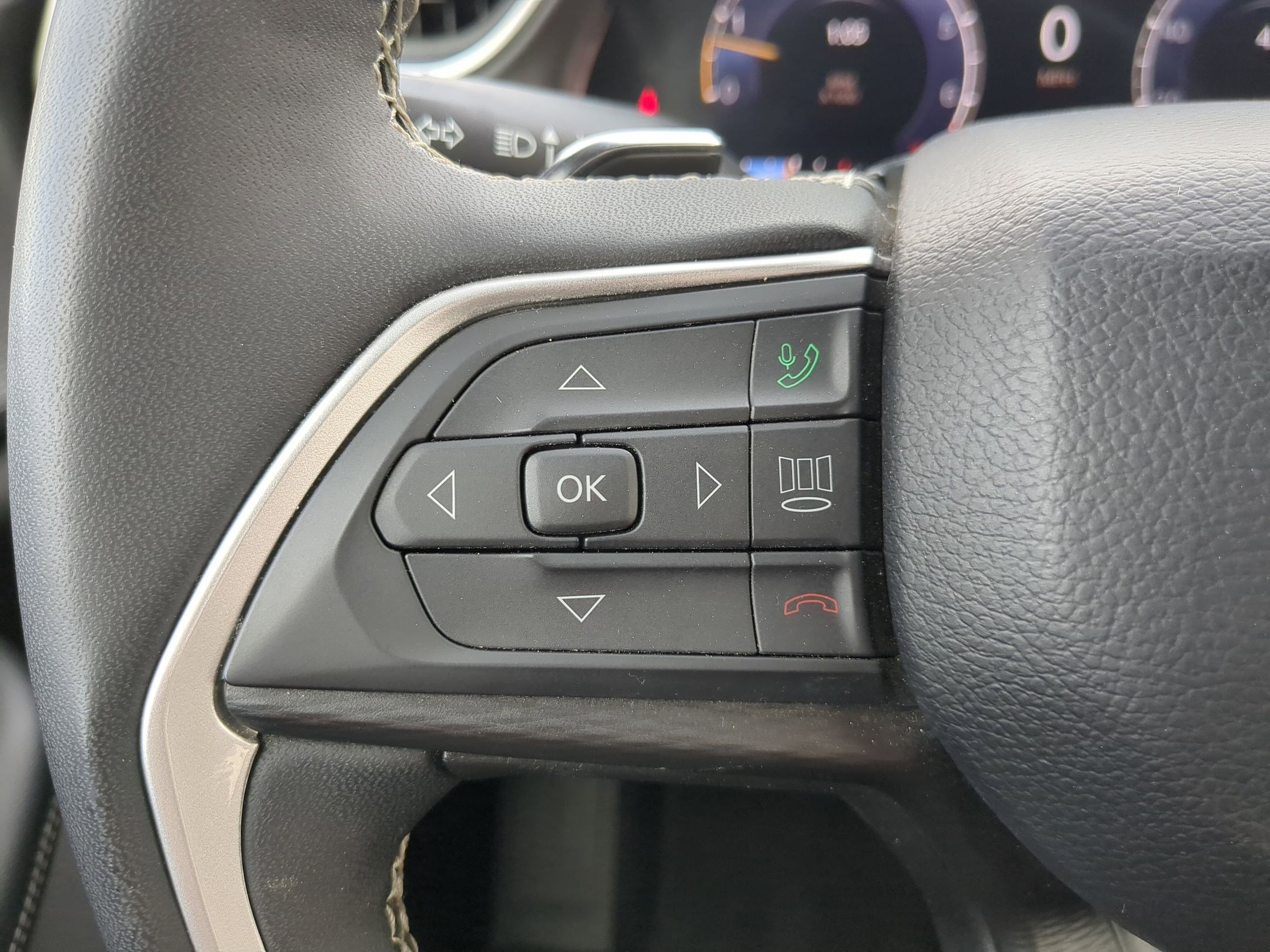 Used 2024 Jeep Grand Cherokee Altitude image 17