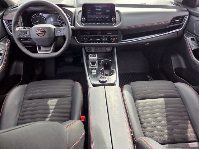 Used 2025 Nissan Rogue SV AWD/4WD image 14