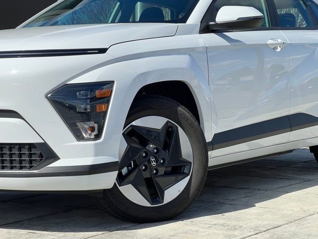 Certified 2025 Hyundai Kona SE image 2