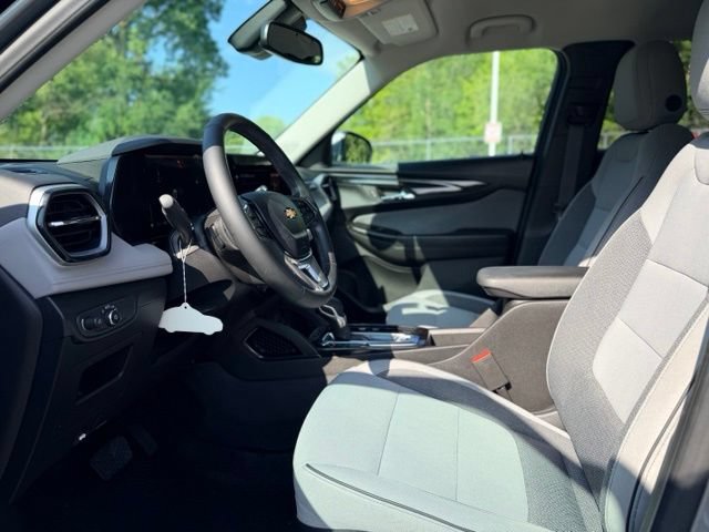 Used 2024 Chevrolet TrailBlazer LT w/ Convenience Package AWD/4WD image 7
