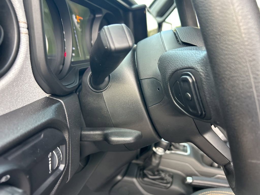 Used 2025 Jeep Wrangler Sport AWD/4WD image 33