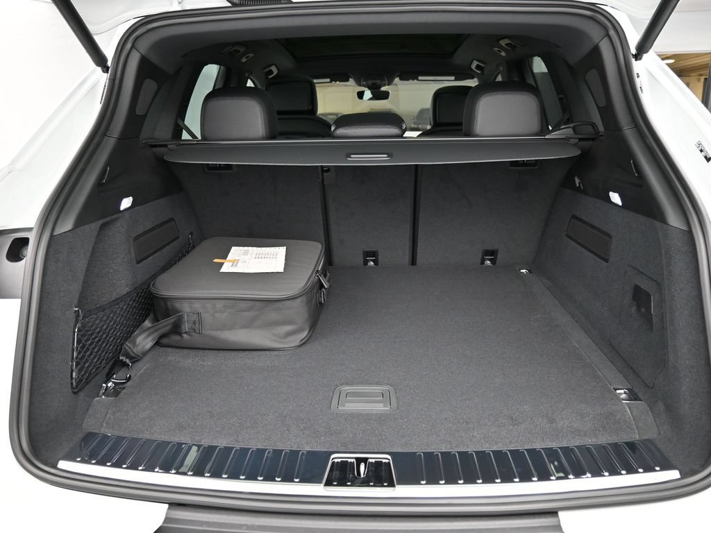 Certified 2026 Porsche Cayenne E-Hybrid AWD/4WD image 9