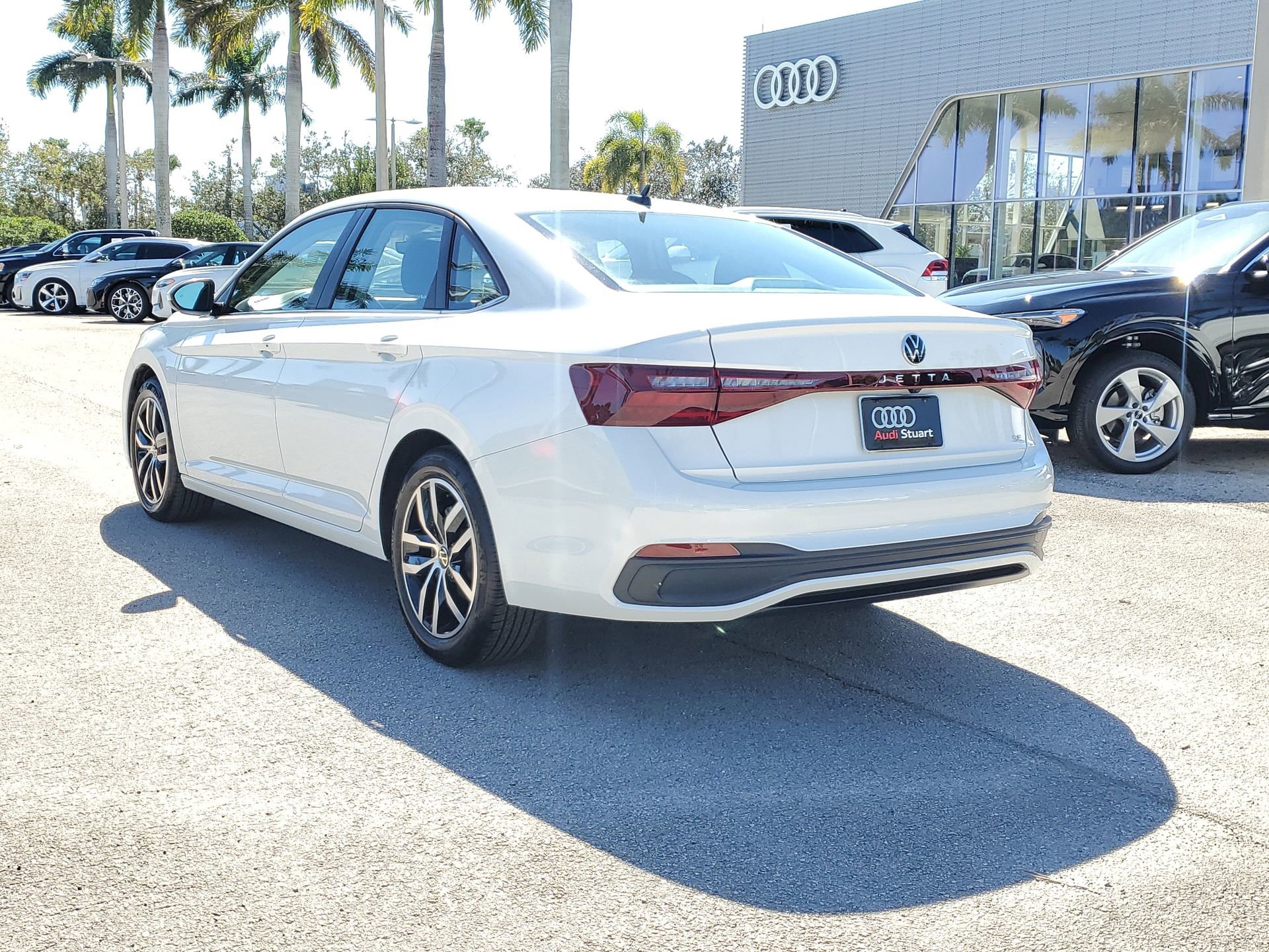 Used 2025 Volkswagen Jetta SE image 4
