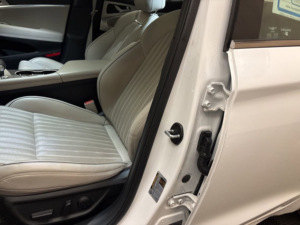 Used 2023 Genesis G70 2.0T w/ Sport Prestige Package image 12