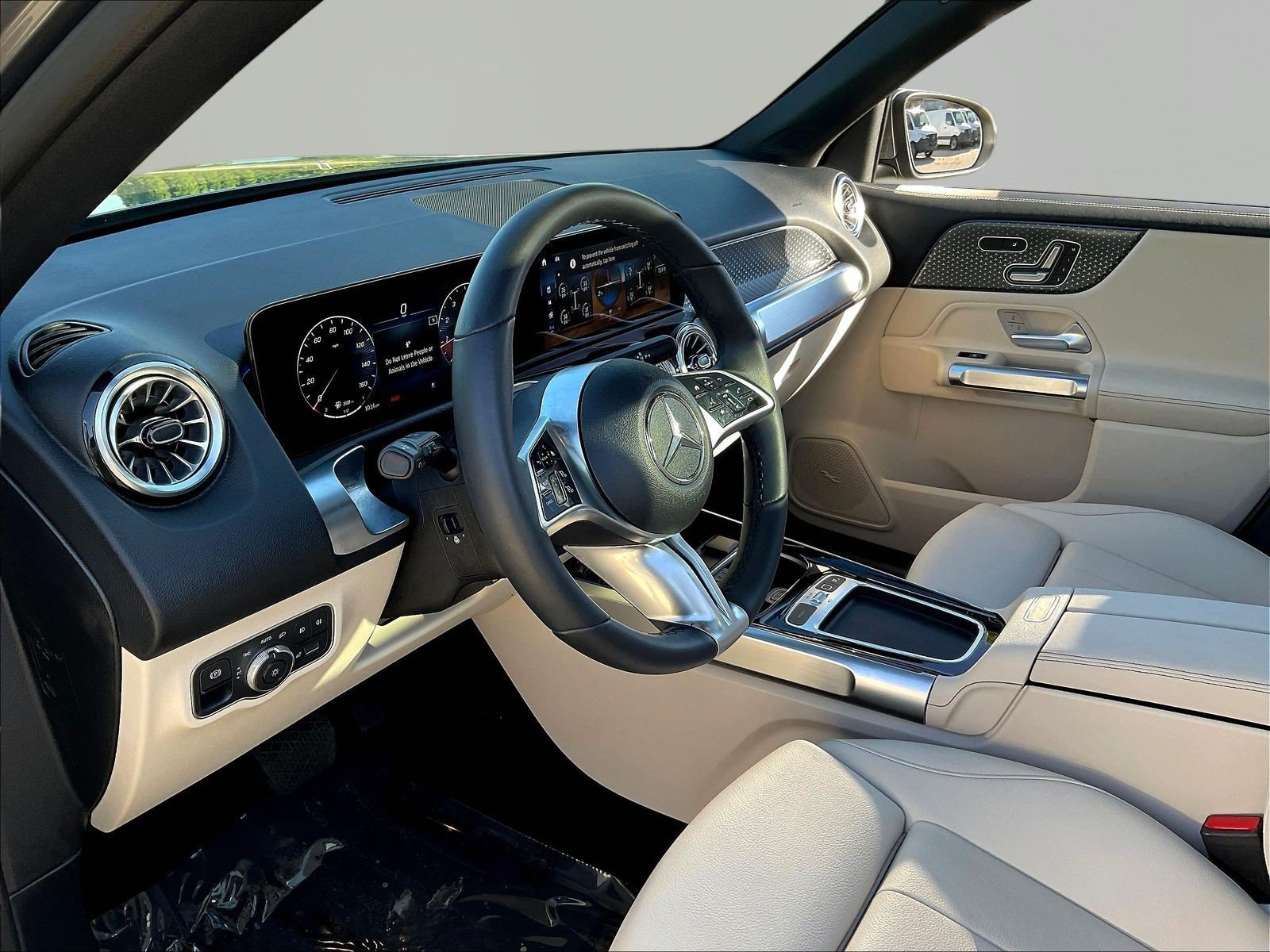 Certified 2026 Mercedes-Benz GLB 250 4MATIC image 17