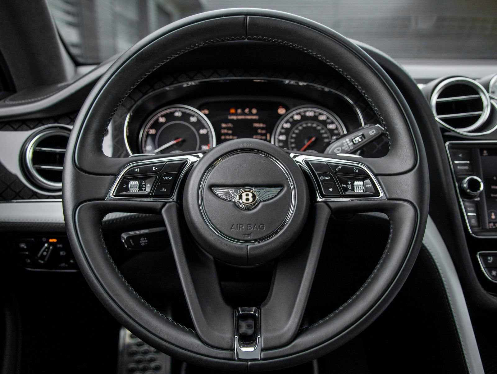 Used 2020 Bentley Bentayga AWD/4WD image 30