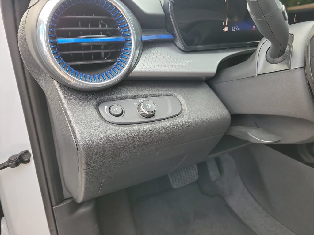 Used 2025 Chevrolet Trax LT FWD image 25