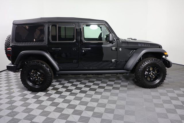 Used 2025 Jeep Wrangler Willys image 9