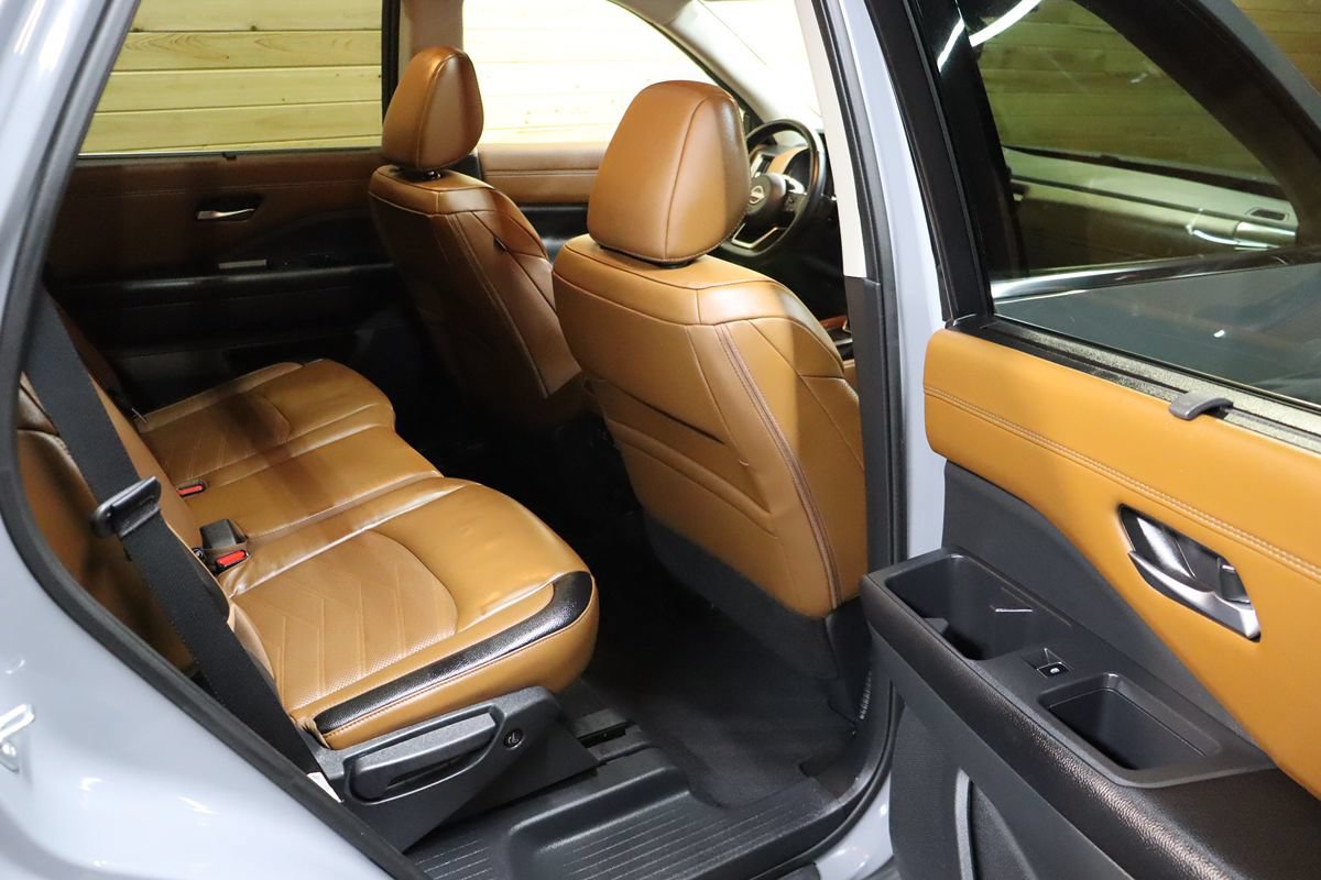 Used 2025 Nissan Pathfinder Platinum w/ Cargo Package AWD/4WD image 66