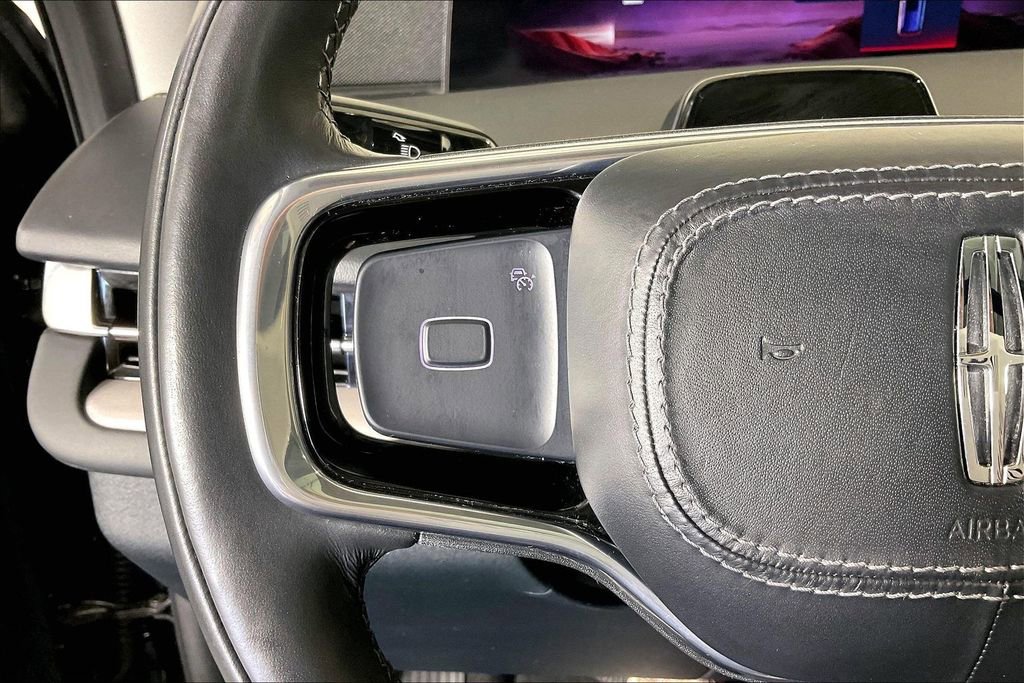 Used 2025 Lincoln Navigator Reserve image 26