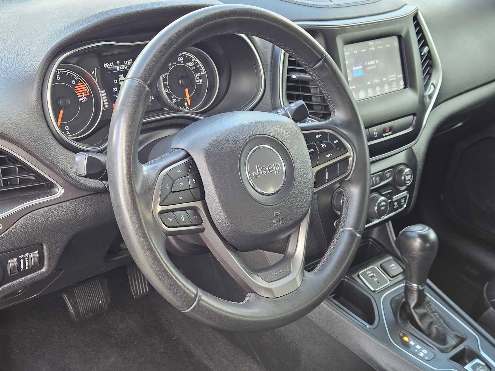 Used 2020 Jeep Cherokee Latitude Plus FWD image 2