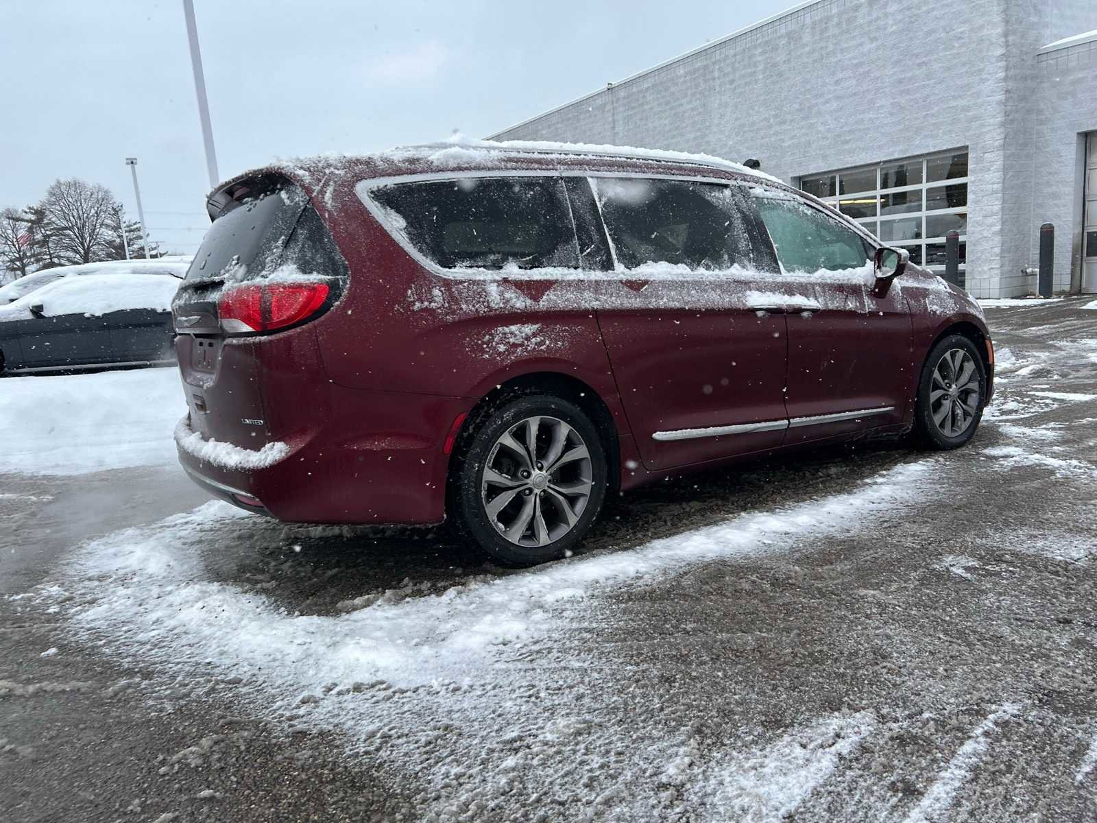 Certified 2019 Chrysler Pacifica Limited w/ Tire & Wheel Group image 18