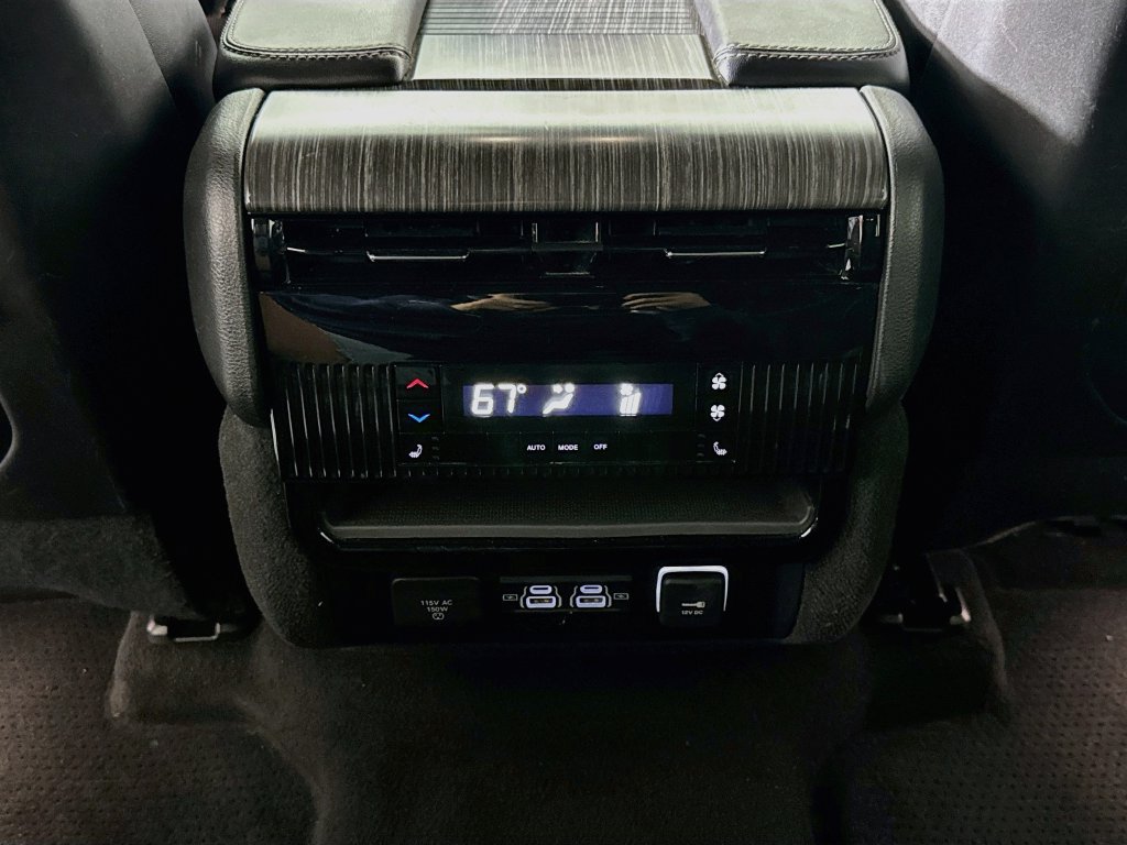 Used 2024 Jeep Wagoneer L Series III w/ Flexible Seating Group AWD/4WD image 26