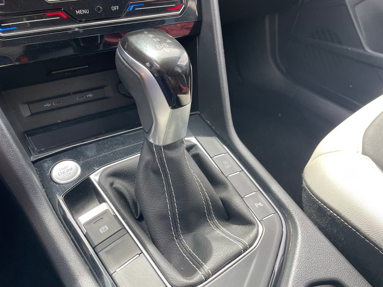 Used 2025 Volkswagen Taos SE image 5