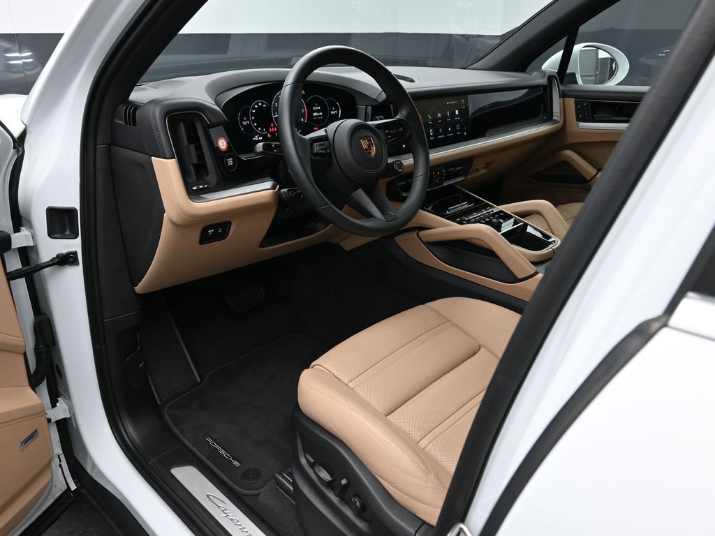 Certified 2025 Porsche Cayenne image 4