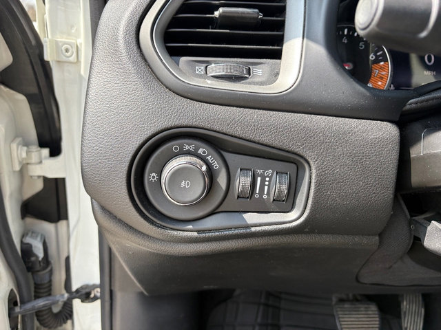 Used 2021 Jeep Renegade Latitude AWD/4WD image 22