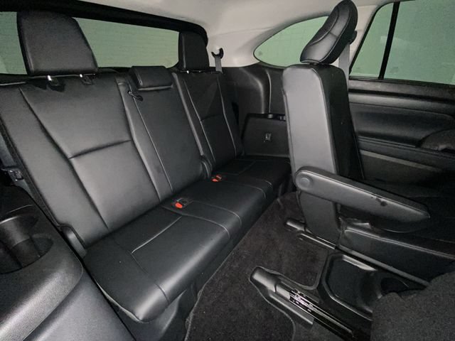 Used 2025 Toyota Highlander XLE AWD/4WD image 24