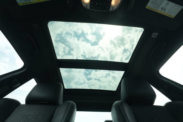 Used 2023 Chrysler 300 C RWD image 12
