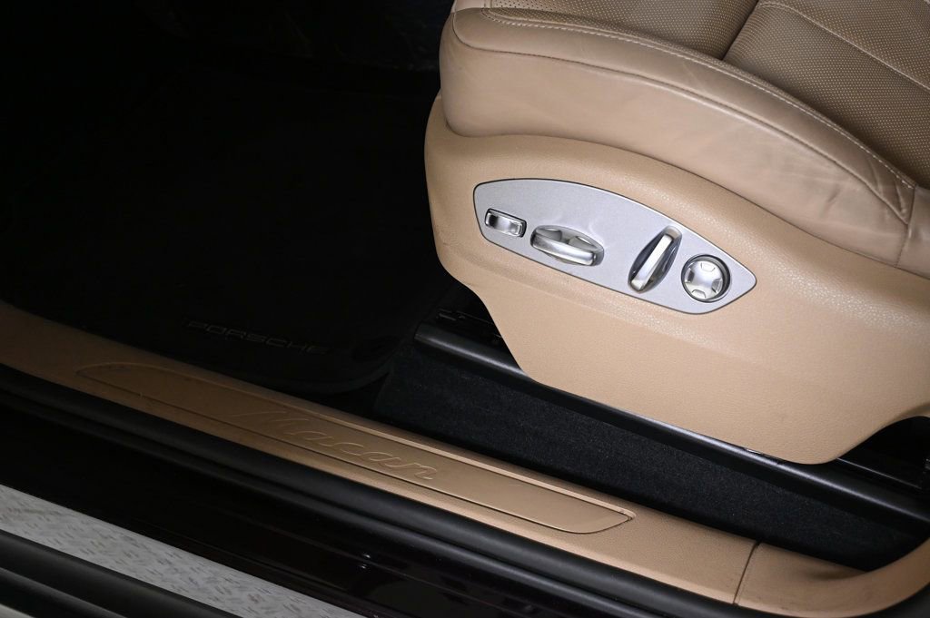 Certified 2024 Porsche Macan image 25