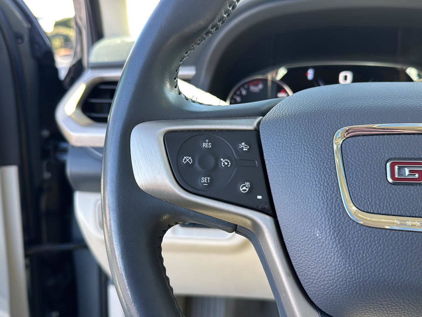 Certified 2022 GMC Acadia Denali w/ Denali Ultimate Package image 18