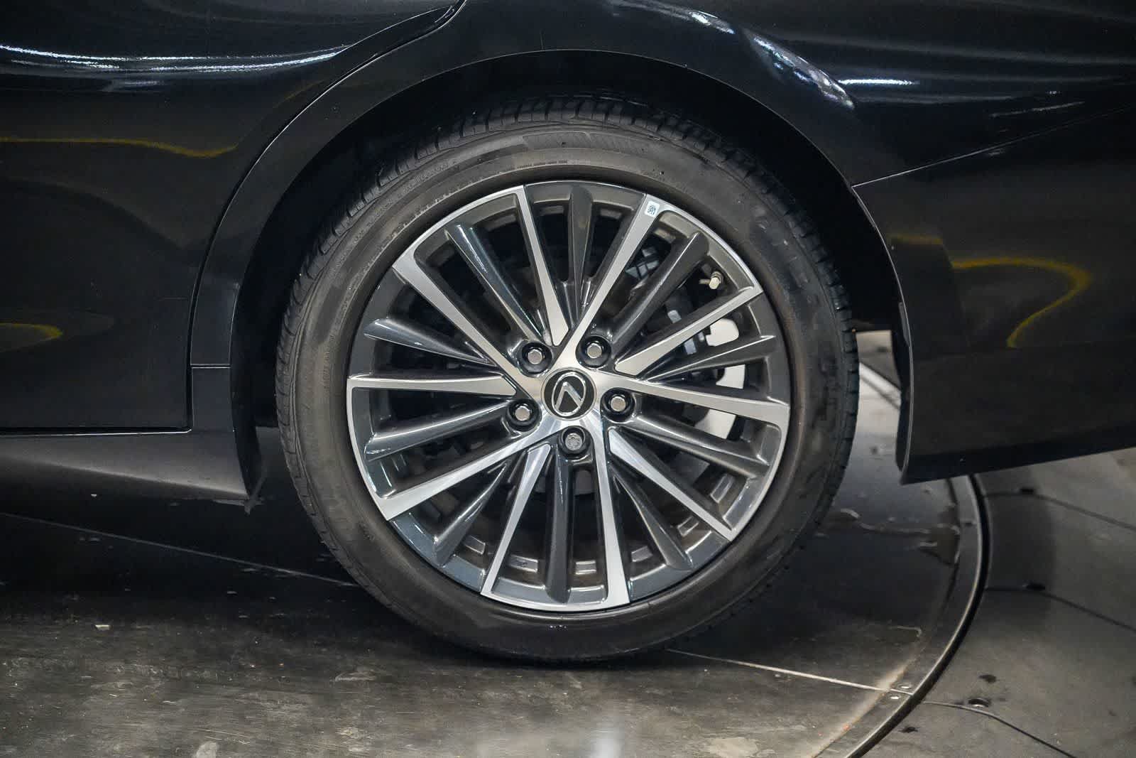 Used 2024 Lexus ES 300h w/ Premium Package FWD image 10