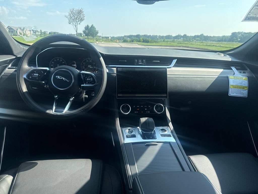 New 2026 Jaguar F-PACE R-Dynamic S image 8