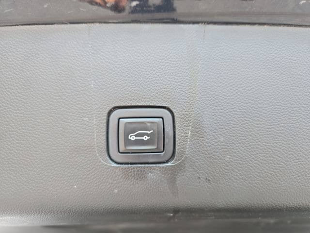 Used 2023 Chevrolet Traverse Premier w/ Redline Edition AWD/4WD image 35