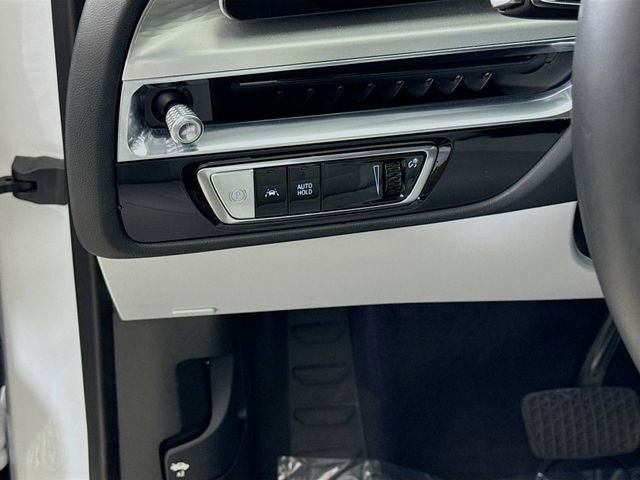 Used 2024 Cadillac Lyriq Luxury image 11