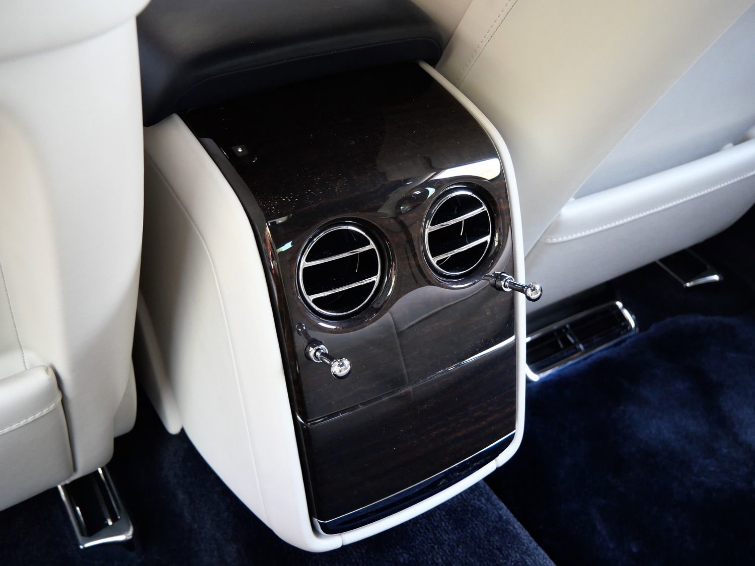 Used 2023 Rolls-Royce Phantom Sedan RWD image 31