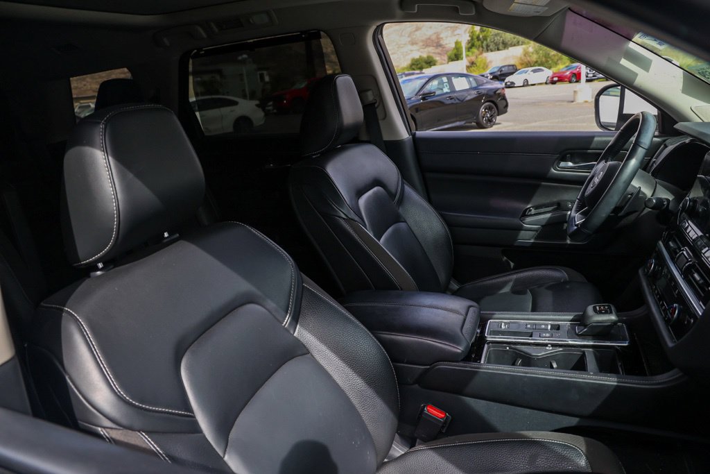 Used 2024 Nissan Pathfinder SL w/ SL Premium Package FWD image 22