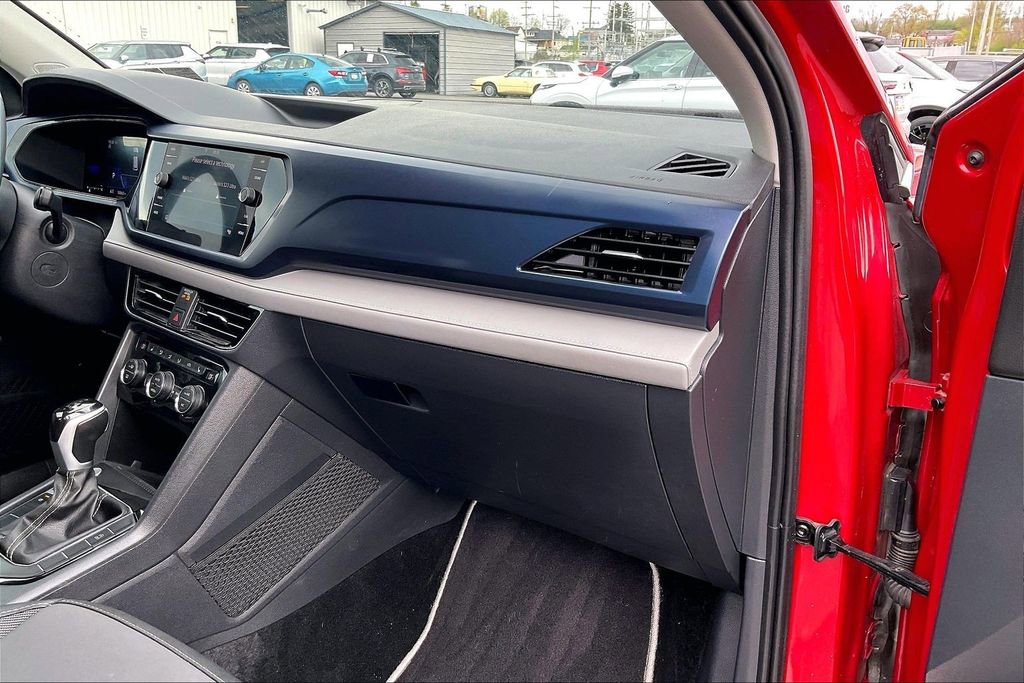 Used 2024 Volkswagen Taos SE w/ Black Wheel Plus Package image 15