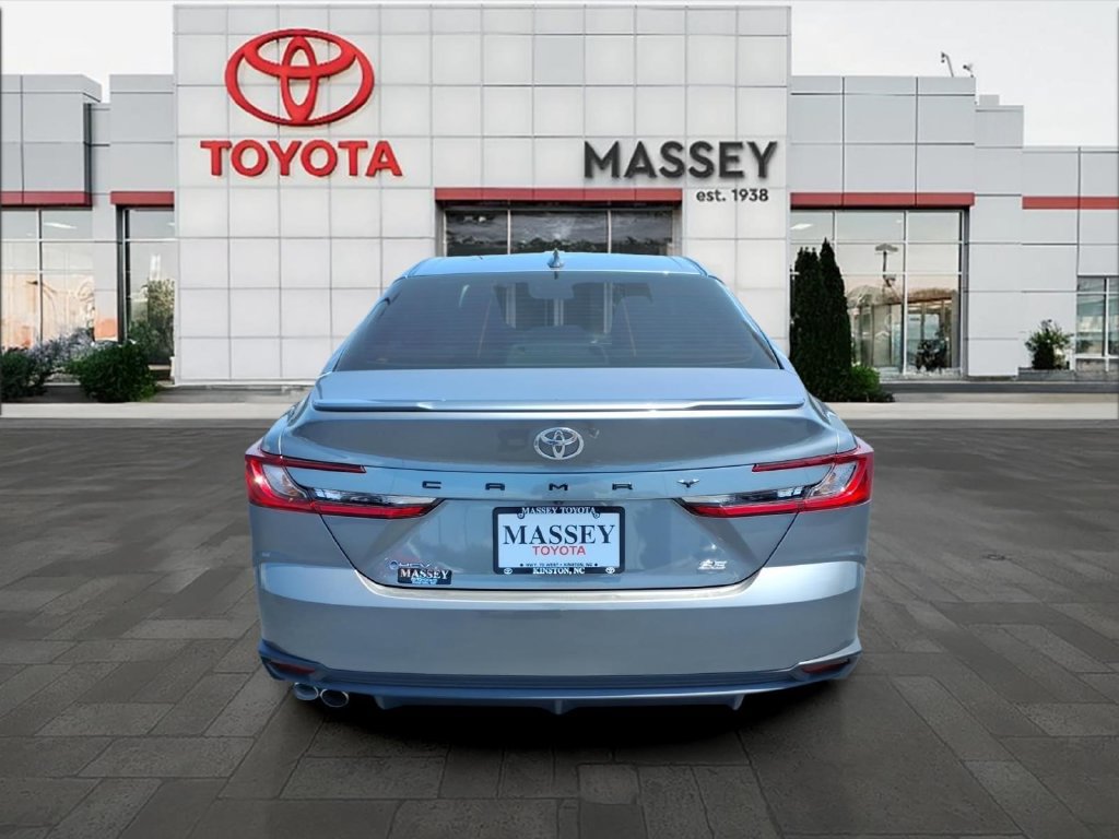 Used 2025 Toyota Camry SE FWD image 5