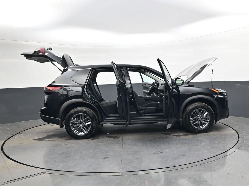 Used 2024 Nissan Rogue S image 41