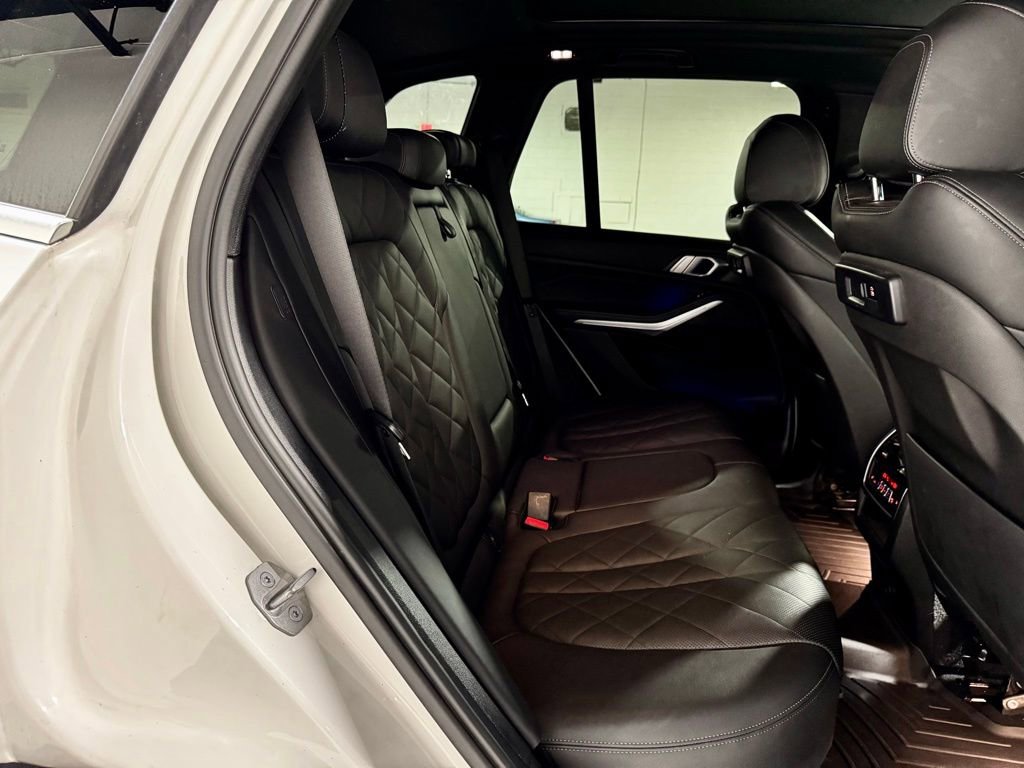 Used 2023 BMW X5 xDrive40i w/ Premium Package image 28