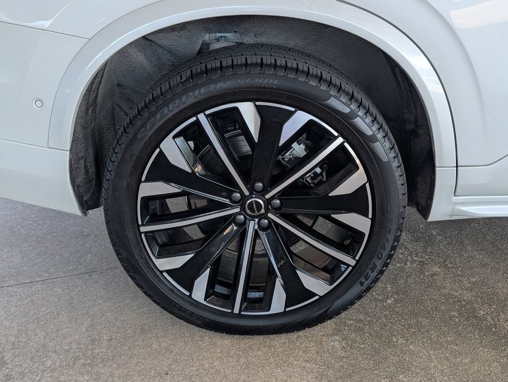 Used 2025 Volvo XC90 B6 Plus AWD/4WD image 3