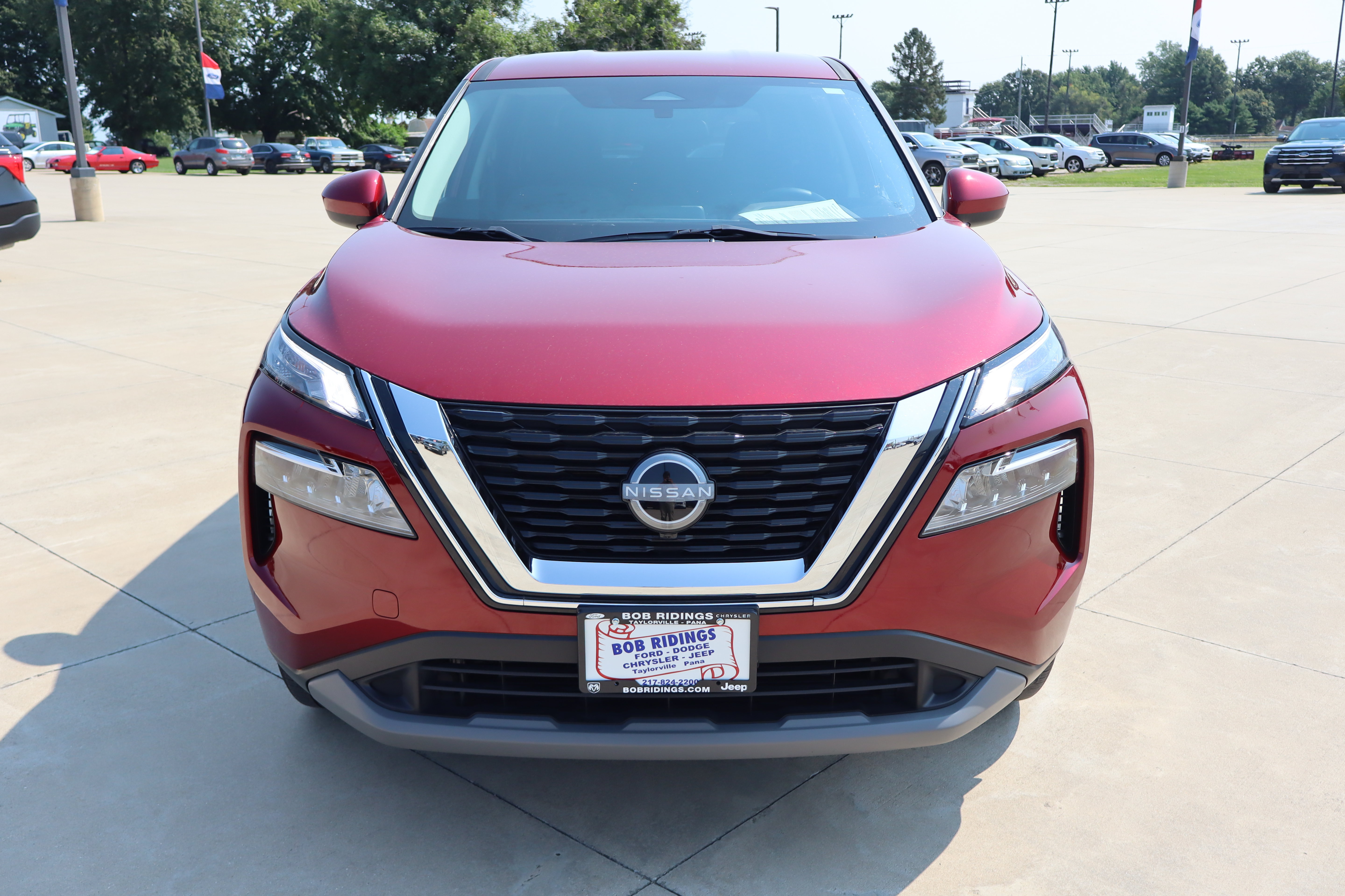 Used 2023 Nissan Rogue SV AWD/4WD image 2