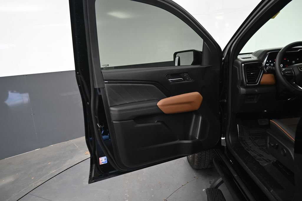 Used 2025 GMC Canyon AT4 w/ Nightfall Edition AWD/4WD image 24