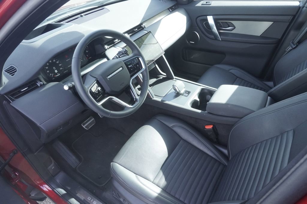 Used 2025 Land Rover Discovery Sport Dynamic SE image 18