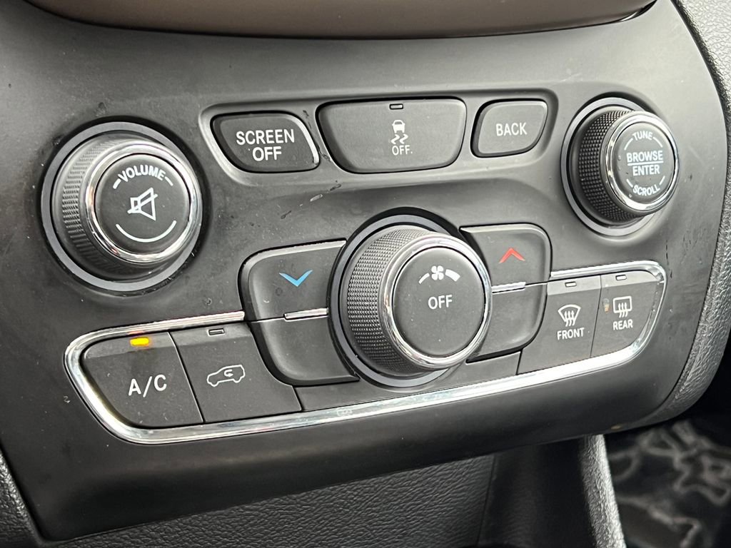 Used 2016 Jeep Cherokee 75th Anniversary FWD image 25